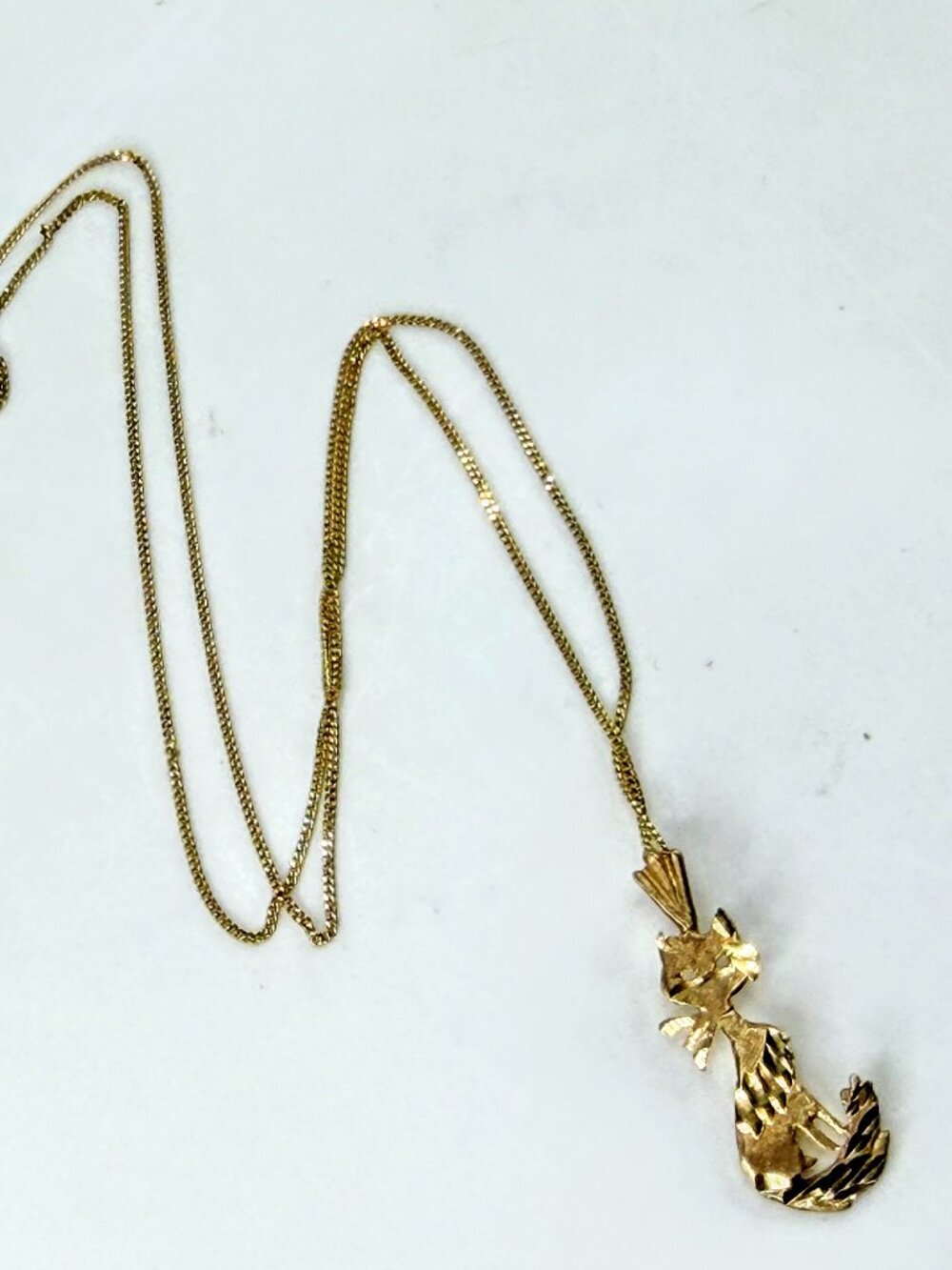 Vintage 14K Yellow Gold Whimsical Diamond cut Cat Pendant Necklace 16" JR2025